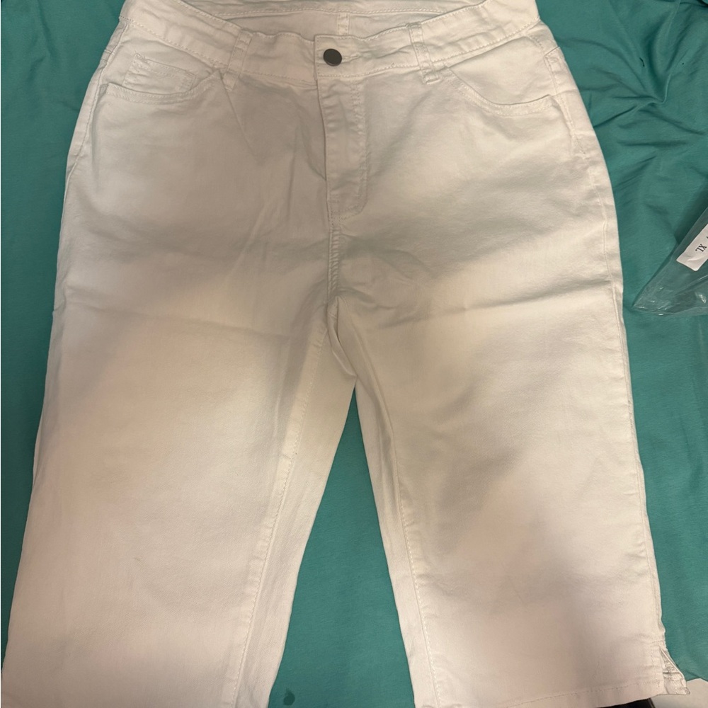 Women's White Capris